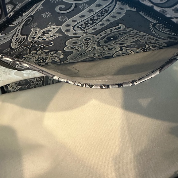 ❤️AMAZING DEAL❤️ Vera Bradley Disney Limited Edition Large Every Day Tote NWT - Picture 7 of 8